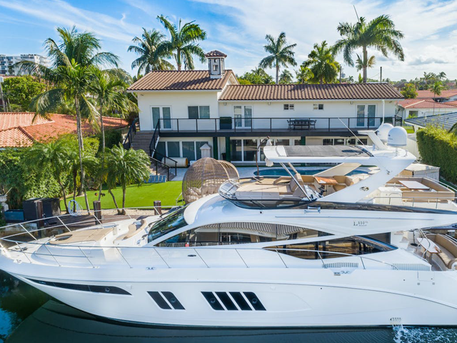 Breathtaking 65-Feet Yacht in Miami Beach