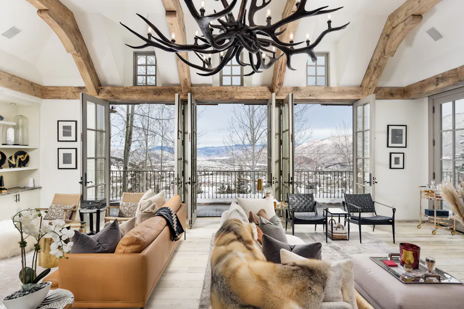 Thumbnail for Luxury Apartments In Aspen With Private Solarium