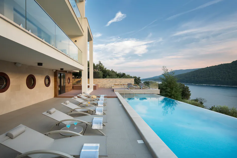 Property Details Breathtaking Waterfront Villa in Istria with Direct
